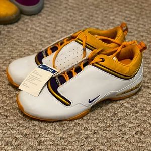 New Nike E2W Lakers Edition Sample Sz 9 NWT